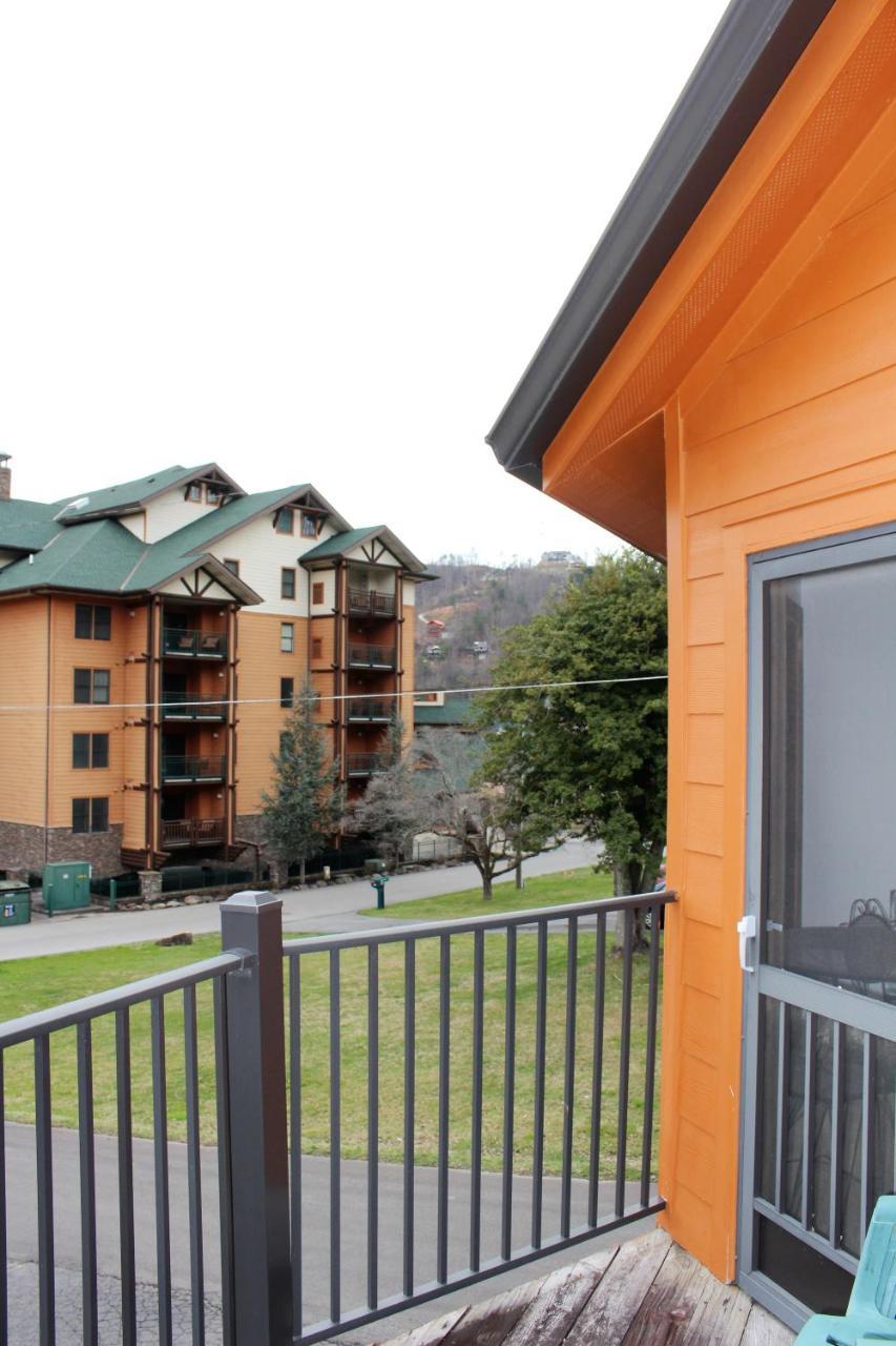 Spacious Downtown Condo Walking Distance To Downtown Gatlinburg Sleeps 6 Guests Exterior photo