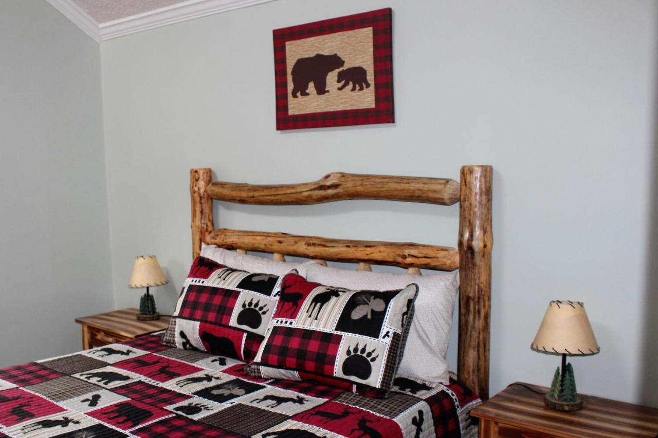Spacious Downtown Condo Walking Distance To Downtown Gatlinburg Sleeps 6 Guests Exterior photo