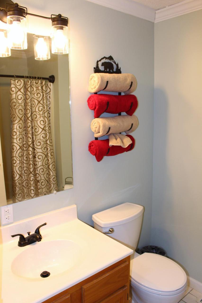 Spacious Downtown Condo Walking Distance To Downtown Gatlinburg Sleeps 6 Guests Exterior photo