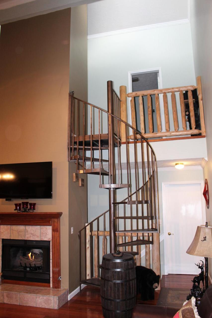 Spacious Downtown Condo Walking Distance To Downtown Gatlinburg Sleeps 6 Guests Exterior photo