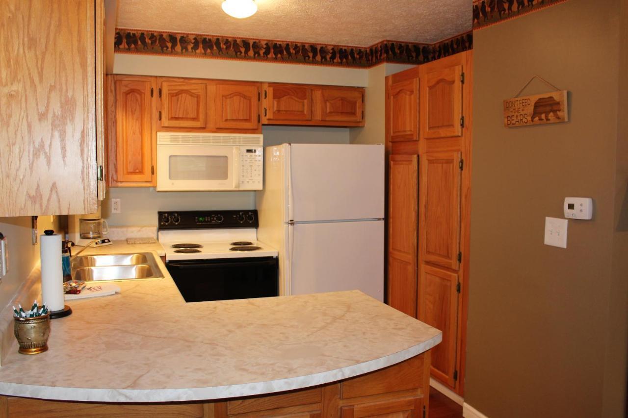 Spacious Downtown Condo Walking Distance To Downtown Gatlinburg Sleeps 6 Guests Exterior photo