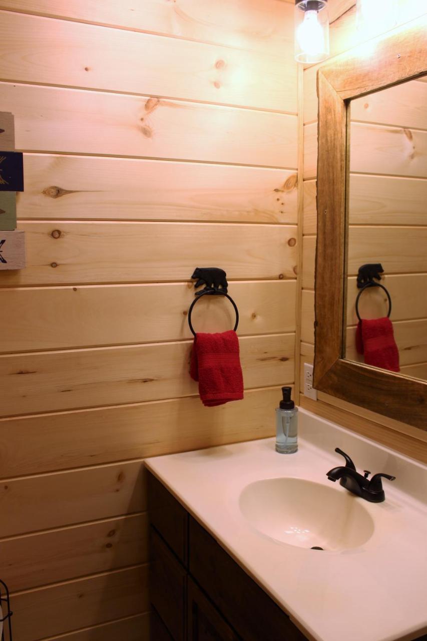 Spacious Downtown Condo Walking Distance To Downtown Gatlinburg Sleeps 6 Guests Exterior photo